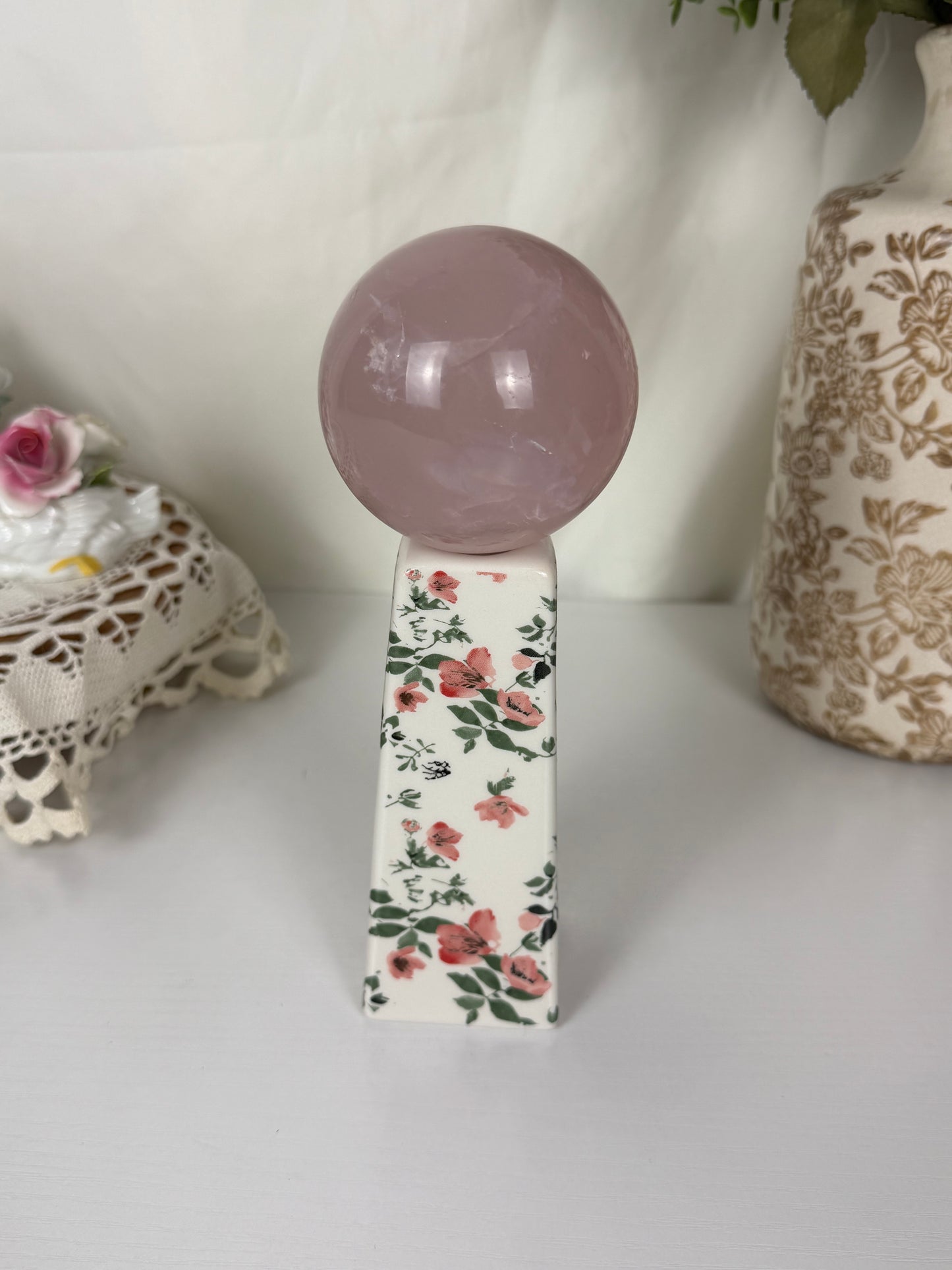 White Floral Vintage Sphere Stand