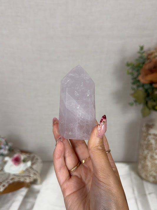 Light Lavender Rose Quartz Tower (25L)